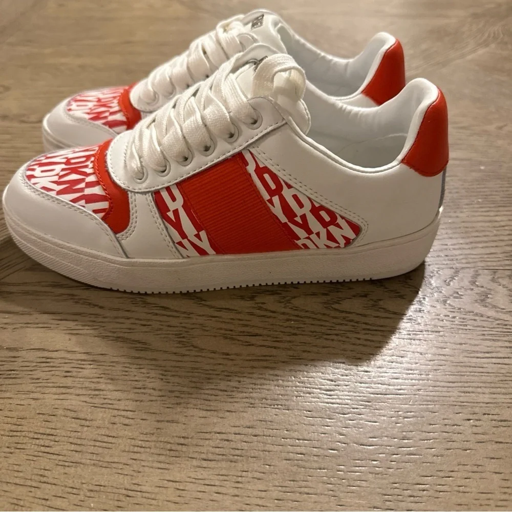 DKNY Women's Odlin Everyday Lace Up Platform Sneaker 6.5